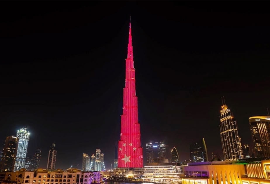 La tour Burj Khalifa s’habille de rouge en signe de solidarité avec la Chine