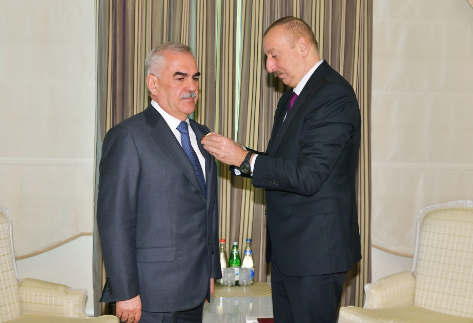 Prezident İlham Əliyev Vasif Talıbova “Şərəf” ordenini təqdim edib VİDEO