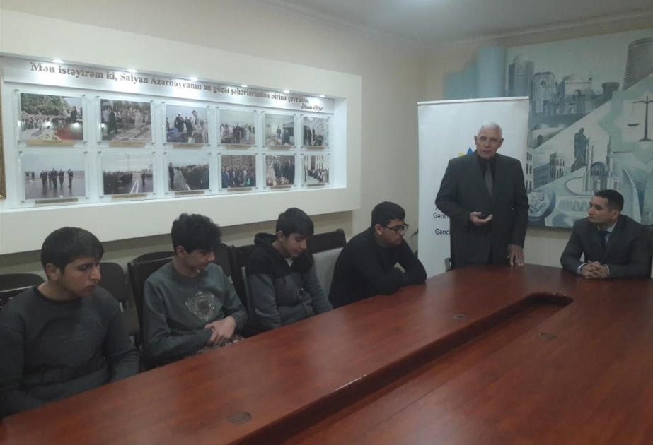 İlk dəfə səs verəcək salyanlı gənclər seçki qaydaları haqqında maarifləndiriliblər