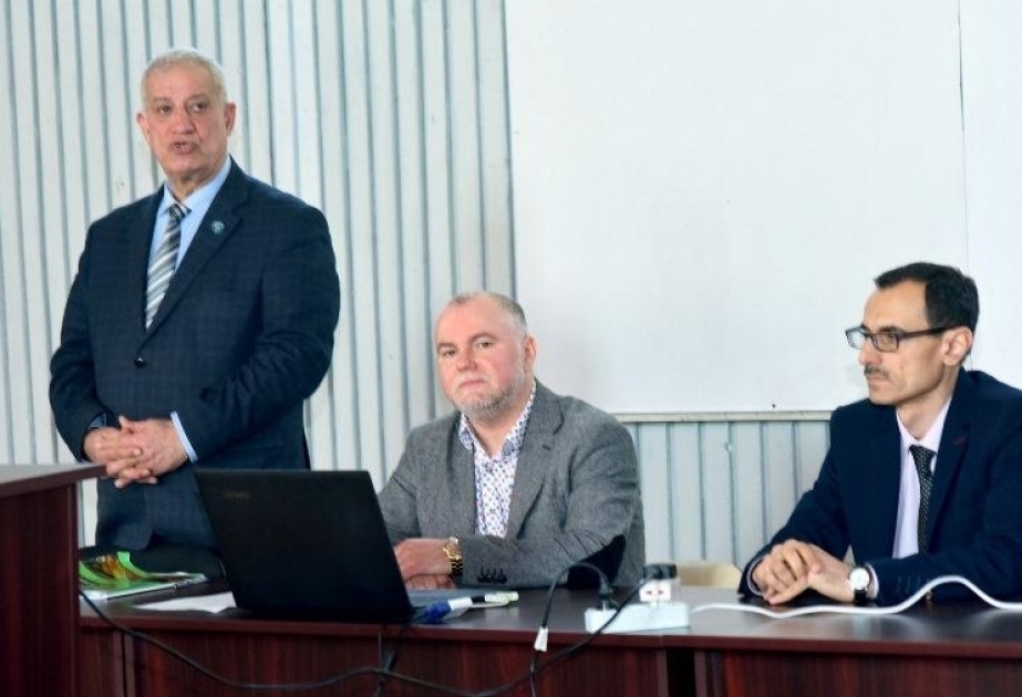 Ukraynalı professor tələbələrə nanotexnologiyalar barədə məlumat verib