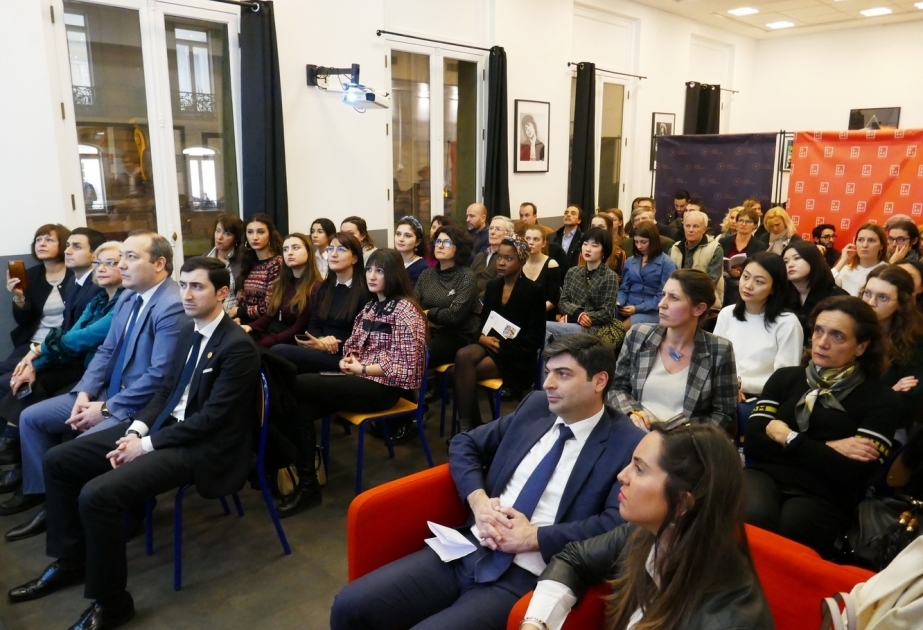 Paris : une exposition consacrée à la femme azerbaïdjanaise VIDEO