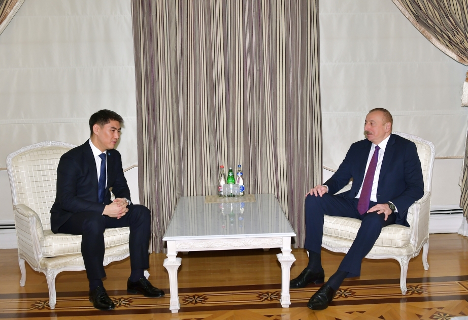 El Presidente Ilham Aliyev recibió al Ministro de Relaciones Exteriores de Kirguistán