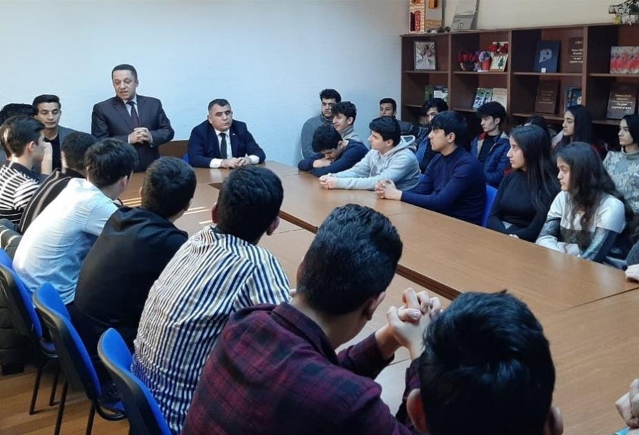 Suraxanıda ilk dəfə səs verəcək gənclərlə görüş keçirilib