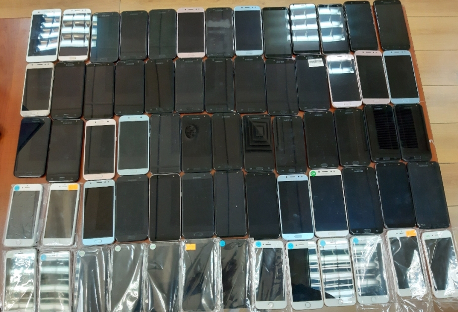 Mobil telefonların gömrük sərhədinə bəyan edilmədən keçirilməsi cəhdinin qarşısı alınıb