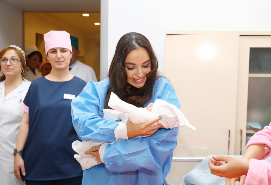 Heydər Əliyev Fondunun vitse-prezidenti Leyla Əliyeva 3 nömrəli Şəhər Klinik Xəstəxanasının doğum şöbəsində olub