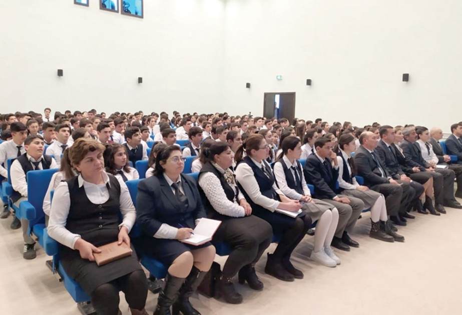 Naxçıvanda şagirdlər üçün seminarlar keçirilir