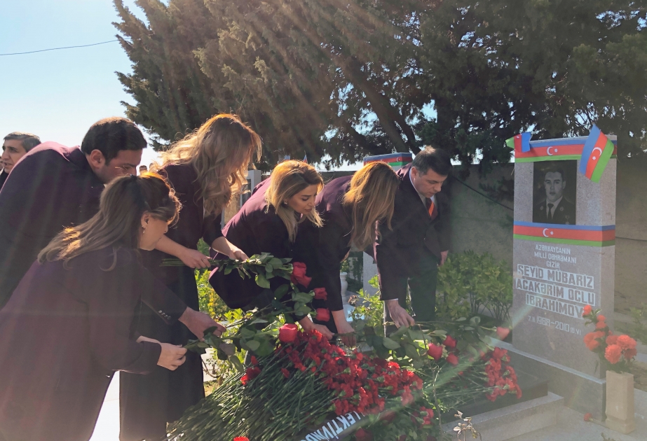 ADRA kollektivi Milli Qəhrəman Mübariz İbrahimovun məzarını ziyarət edib