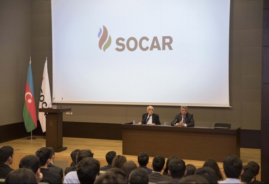 SOCAR-ın daxili təqaüdünü qazanmış tələbələrə plastik kartlar verilib