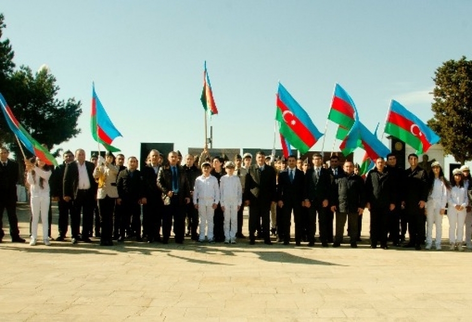 Gənclər Milli Qəhrəman Mübariz İbrahimovun məzarını ziyarət ediblər