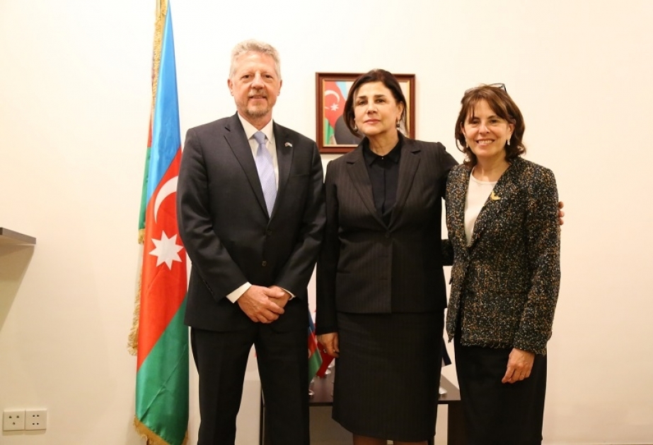 El Embajador de Argentina en Azerbaiyán se reunió con la directora del Centro de Traducciones