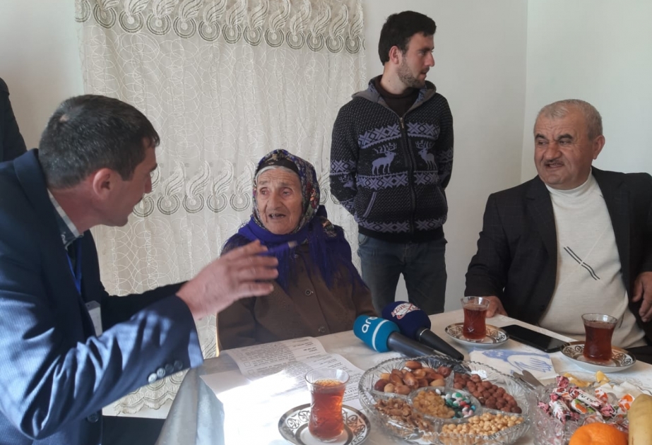 Lerikdə 105 yaşlı Gülənbər nənənin evinə daşınan seçki qutusu aparılıb  FOTO VİDEO
