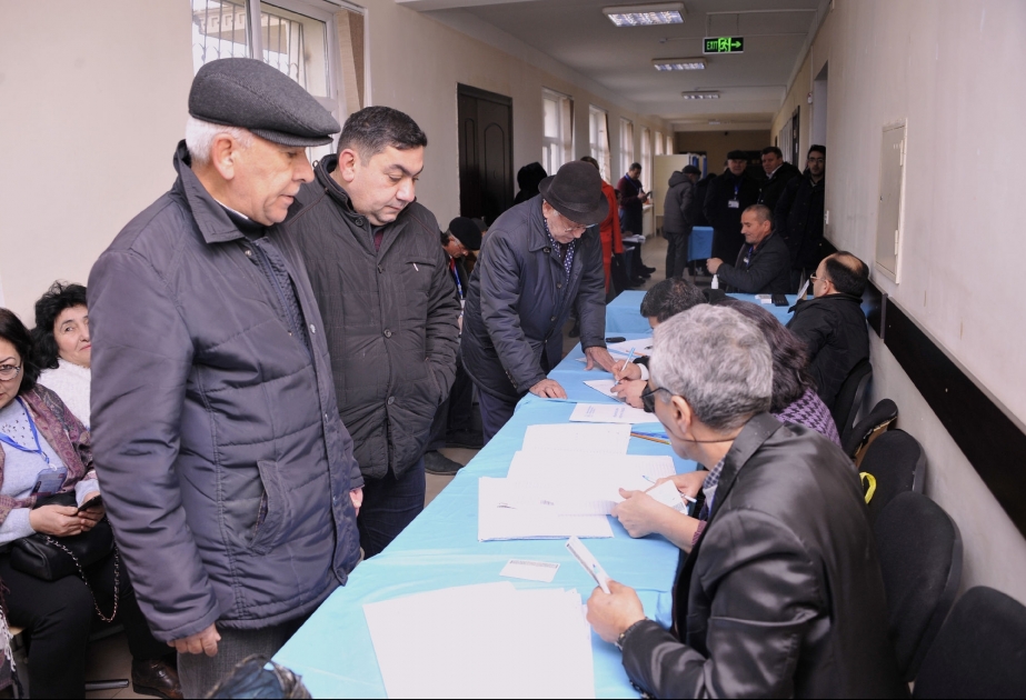 20 saylı Nərimanov II seçki dairəsi üzrə seçki məntəqələrində səsvermə fəallığı müşahidə edilir