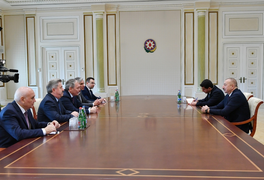 El presidente Ilham Aliyev recibió a la delegación de la Duma Estatal Rusa