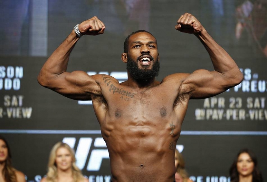 Джон Джонс защитил титул чемпиона UFC, победив Доминика Рейеса