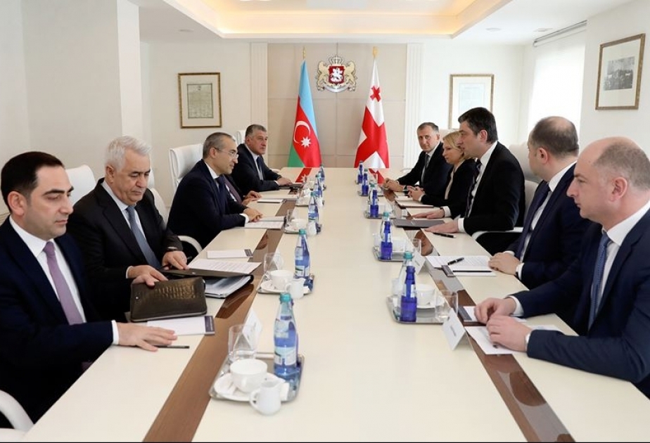 Azerbaijani delegation meets with Georgian PM