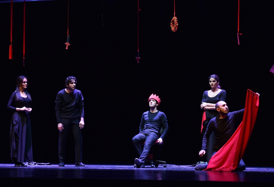 Musiqili Teatrda psixo-plastik qrotesk janrında tamaşa nümayiş olunub