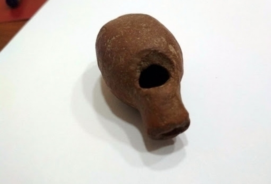 Im Heimatmuseum für Geschichte und Ethnographie in Salyan 900 Jahre alte Hirtenflöte aufbewahrt