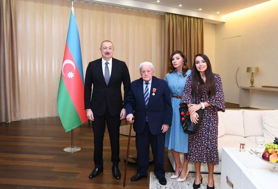 Prezident İlham Əliyev Xalq artisti Əlibaba Məmmədova “Şərəf” ordenini təqdim edib YENİLƏNİB VİDEO