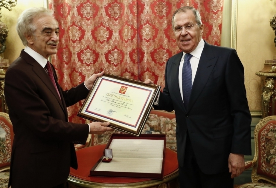 Serguéi Lavrov entregó un diploma de honor del presidente de Rusia a Polad Bulbuloglu