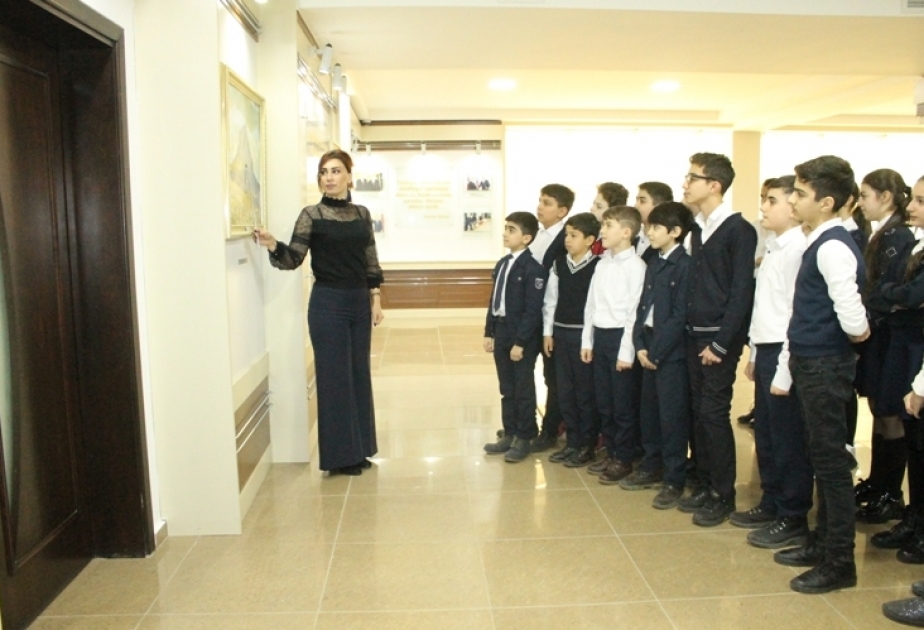 Yasamal rayon Heydər Əliyev Mərkəzi ilə tanışlıq şagirdlərdə zəngin təəssürat yaradıb