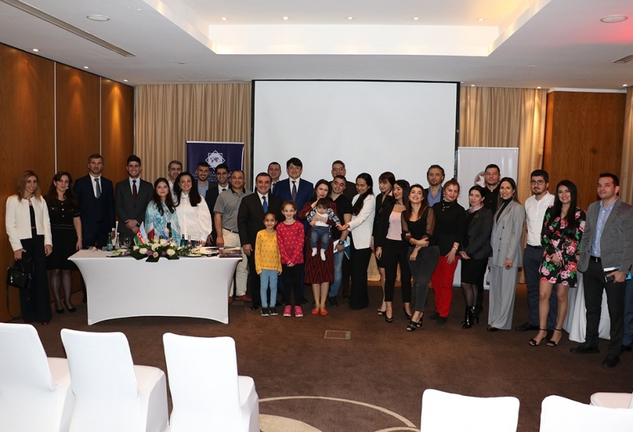 La delegación del Comité Estatal de Azerbaiyán se reúne con representantes de la diáspora en Doha