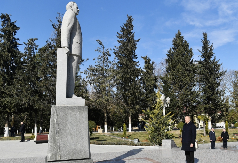 Staatspräsident Ilham Aliyev zu Besuch in Kurdamir eingetroffen VIDEO