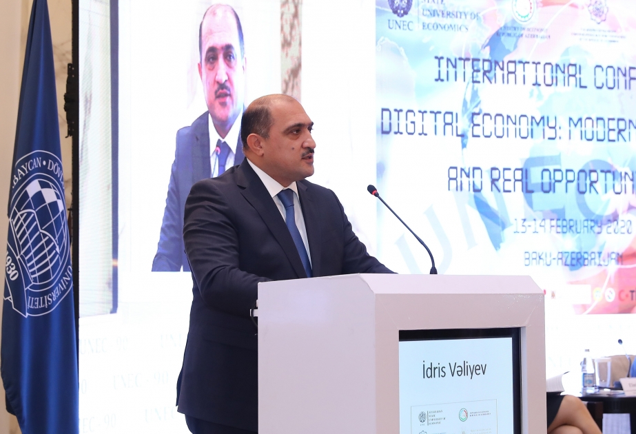 1000-ə yaxın şagird informatika təmayüllü siniflərdə oxuyur