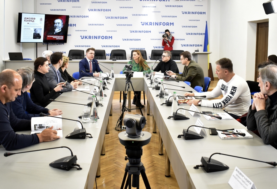 В Киеве состоялась презентация сборника газелей Насими ВИДЕО