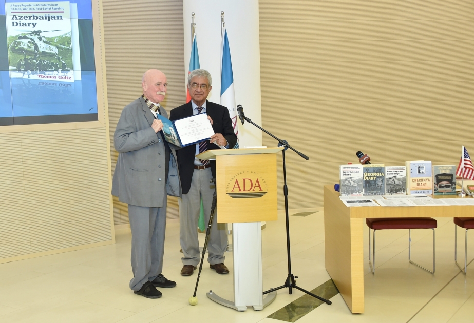 Məşhur amerikalı yazıçı ADA Universitetinin fəxri doktoru adına layiq görülüb