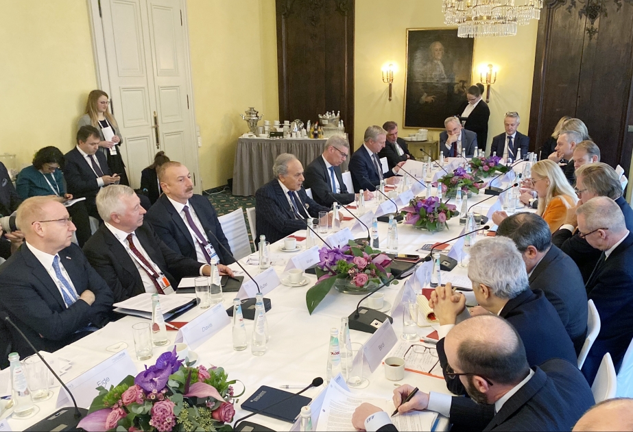 Президент Ильхам Алиев в рамках Мюнхенской конференции по безопасности принял участие в круглом столе на тему «Энергетическая безопасность»  ОБНОВЛЕНО ВИДЕО