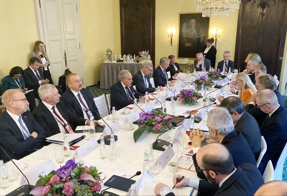 Le président Ilham Aliyev participe à une table ronde organisée en marge de la Conférence de Munich sur la sécurité VIDEO