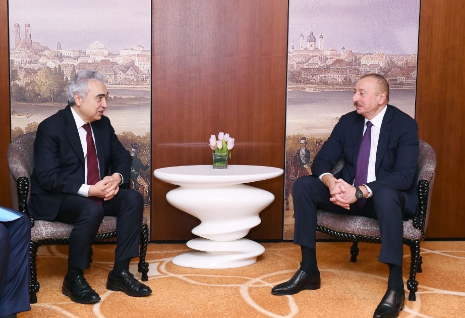 Präsident Ilham Aliyev trifft sich mit IEA-Chef Fatih Birol VIDEO