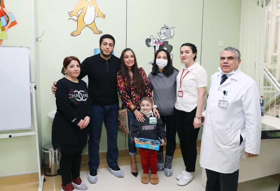 نائبة رئيسة مؤسسة حيدر علييف ليلى علييفا تلتقي الأطفال الذين يعانون من مرض السرطان