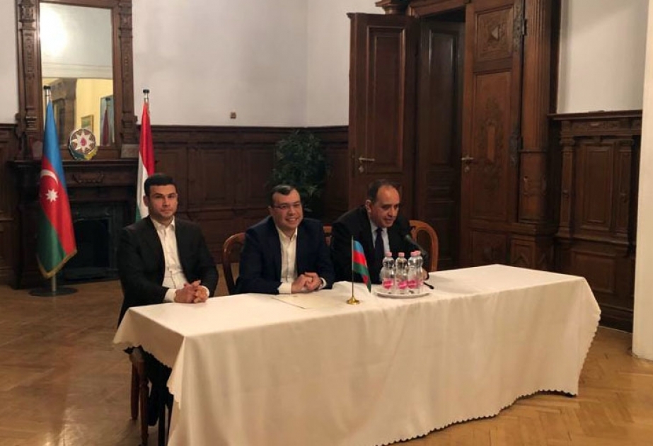 Əmək və Əhalinin Sosial Müdafiəsi naziri Macarıstanda azərbaycanlı tələbələrlə görüşüb