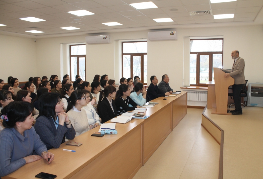 Azərbaycanlı professor Özbək Dili və Ədəbiyyatı Universitetində mühazirə oxuyub
