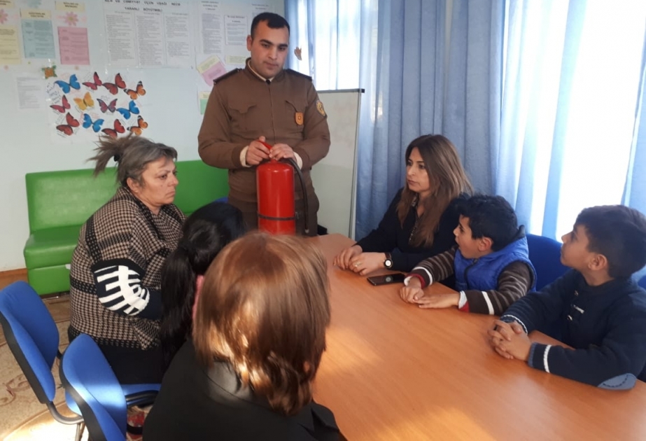 Məktəblərdə və ictimai müəssisələrdə yanğın təhlükəsizliyi qaydaları ilə bağlı maarifləndirmə tədbirləri keçirilib