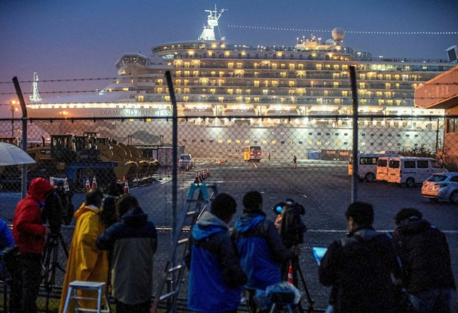Анализ 14 американцев, эвакуированных с круизного лайнера в Японии, дал положительный результат на коронавирус
