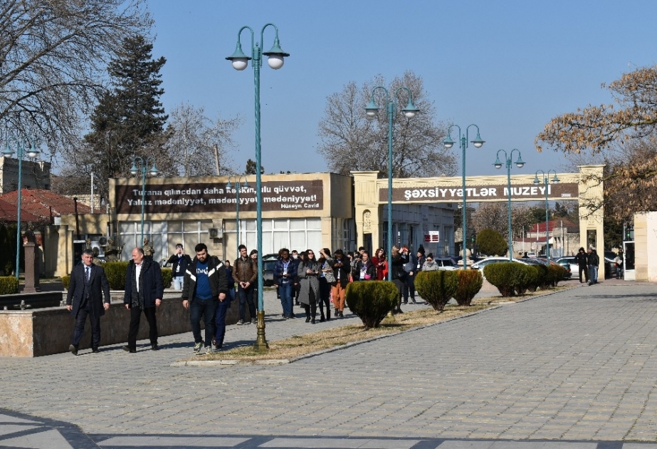 Qış Məktəbi layihəsinin iştirakçılarına Azərbaycanda yaşayan etnik, mədəni və dini qruplar haqqında ətraflı məlumat verilib