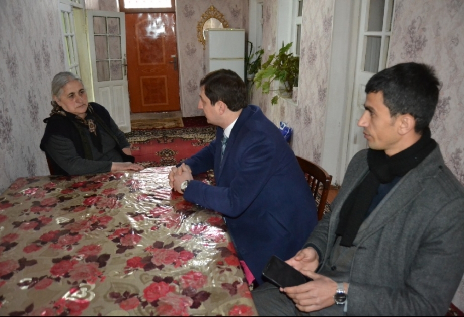 İsmayıllı gəncləri Xocalı sakininin ailəsini ziyarət ediblər