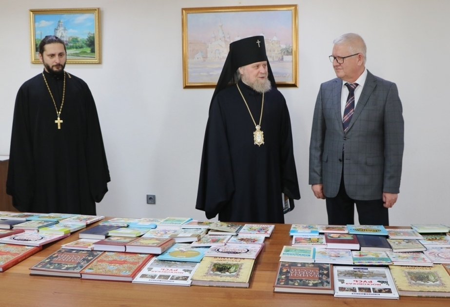 Воскресным школам при православных храмах Баку передана учебная и художественная литература