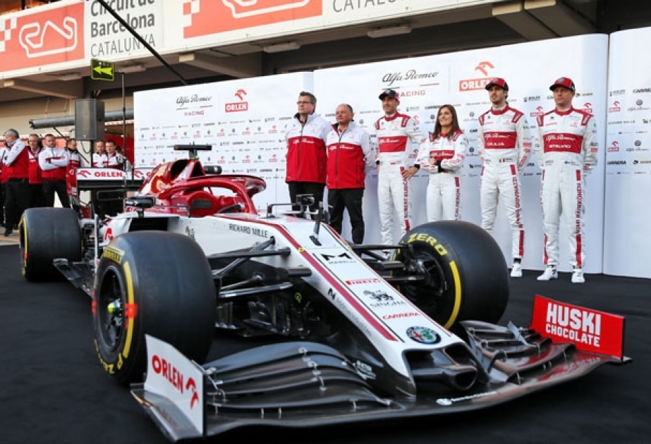 Формула 1: В Alfa Romeo представили FW43