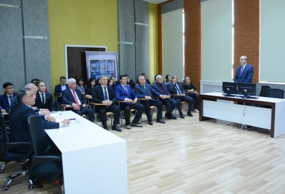 UNEC-də seminar: Qiymətli kağızlar bazarının inkişafı
