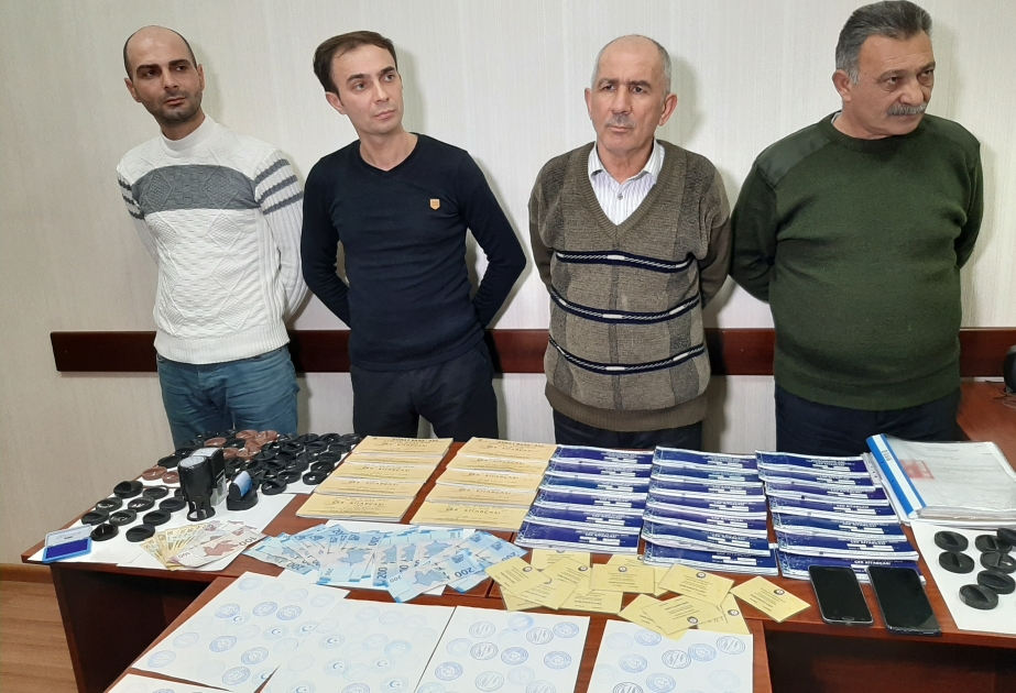 Saxta sənədlər əsasında maliyyə əməliyyatları aparan dəstə üzvləri ifşa edilib VİDEO