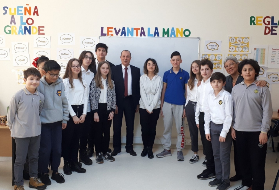 Día de Cuba en Escuela de Azerbaiyán