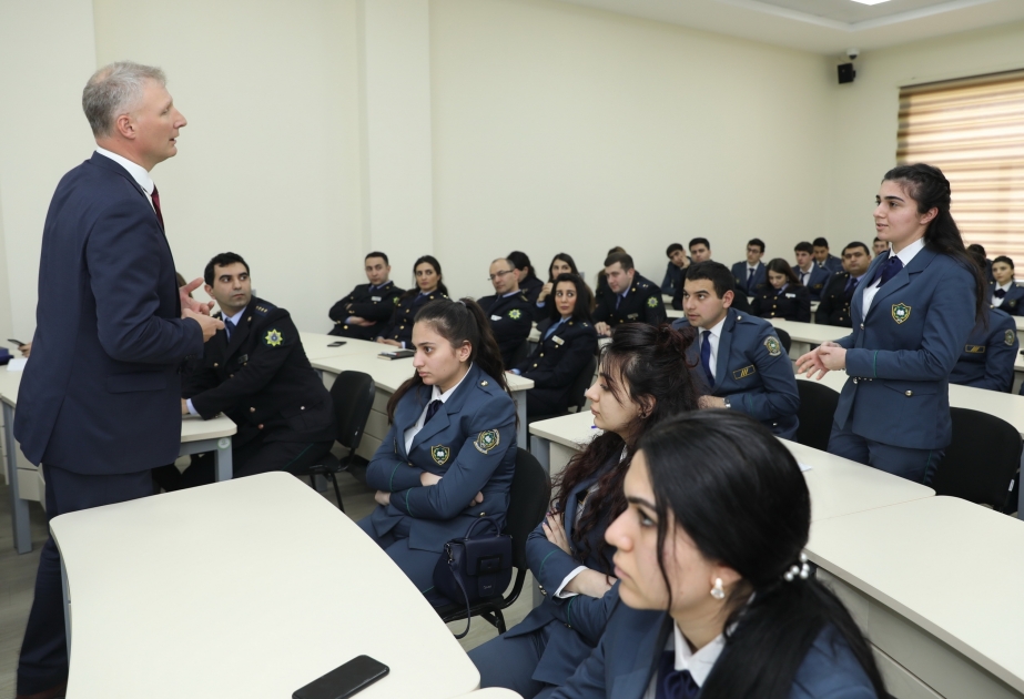 Avropa İttifaqının Azərbaycandakı nümayəndəliyinin rəhbəri Gömrük Akademiyasında mühazirə oxuyub