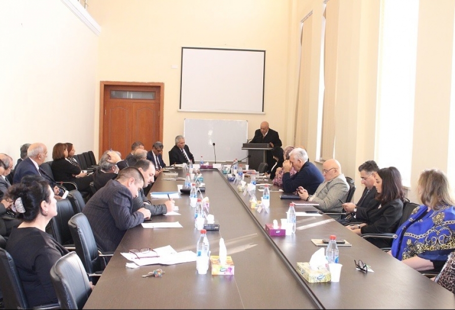 İqtisadiyyat İnstitutunda Azərbaycanda sahibkarlığın inkişafı meyilləri müzakirə olunub
