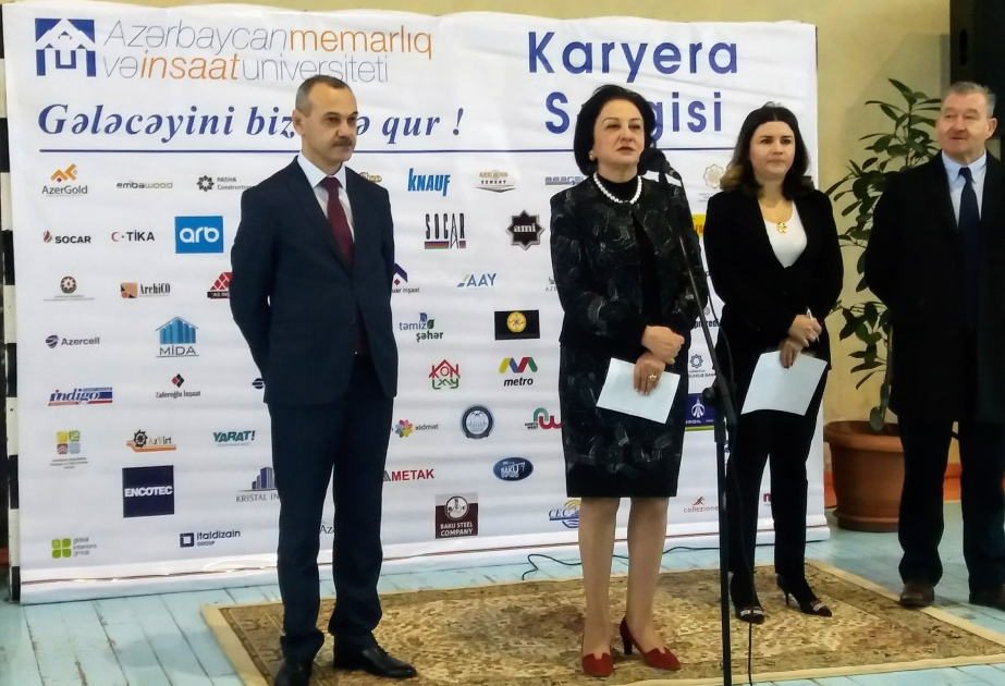Məqsədimiz məzunlarımıza karyeralarını qurmaqda yardımçı olmaqdır