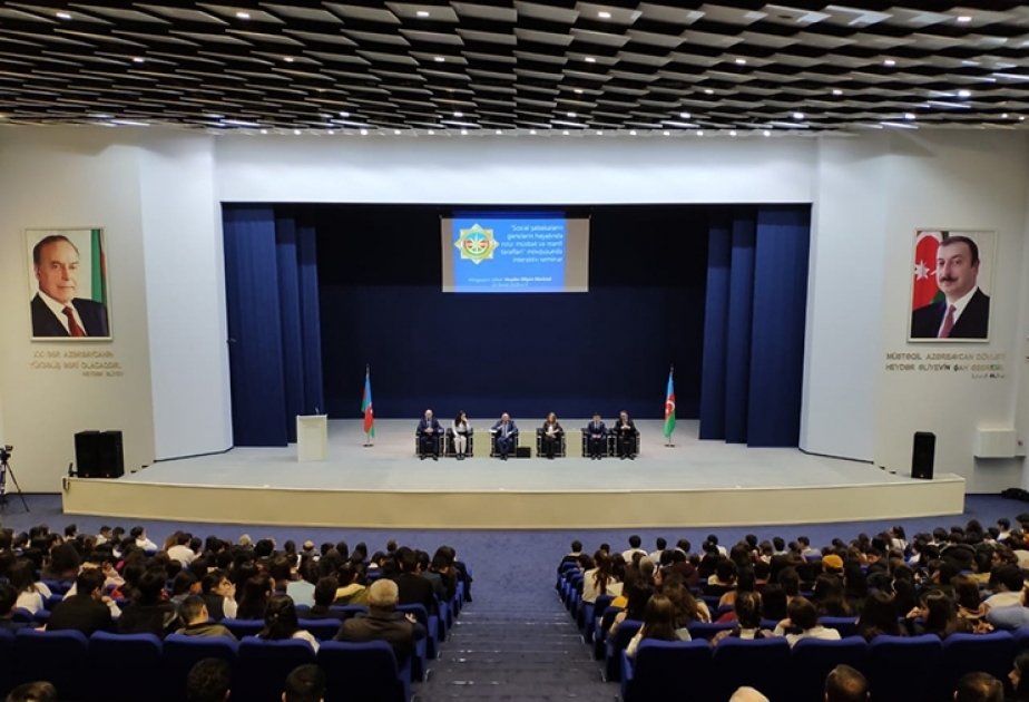 “Sosial şəbəkələrin gənclərin həyatında rolu: müsbət və mənfi tərəfləri” mövzusunda interaktiv seminarlar davam edir