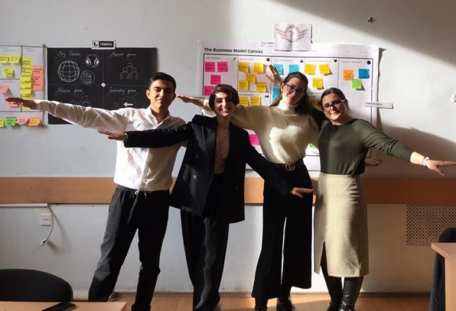 Azərbaycan Dövlət İqtisad Universitetində “Creative Spark” layihəsi çərçivəsində təlimlər