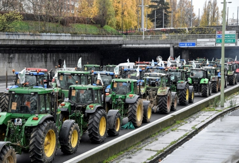 Испанские трактористы протестуют против низких цен